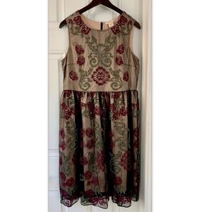 Sundance Slvls Dress Plum/Sage Embroidered Black Overlay, Bisque Lining Size 10